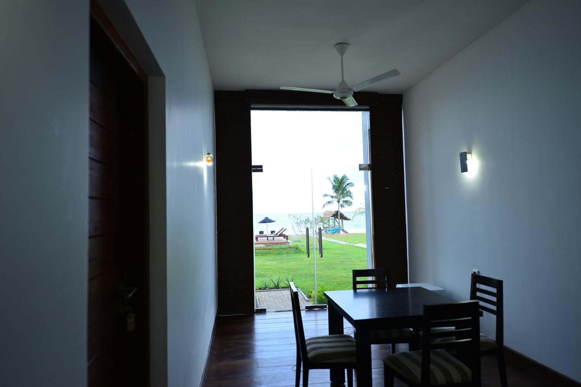 Laya Waves Hotel Passikudah Værelse billede